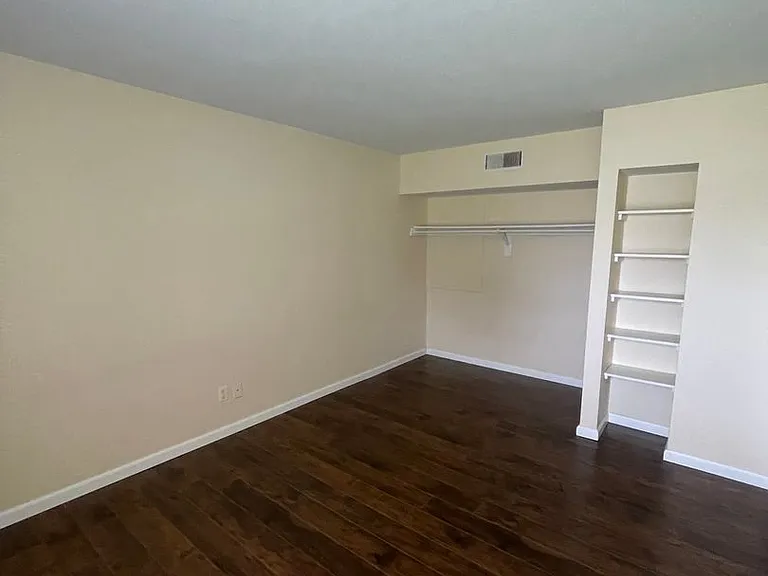 Abbott Acres Apartments — Photo 37