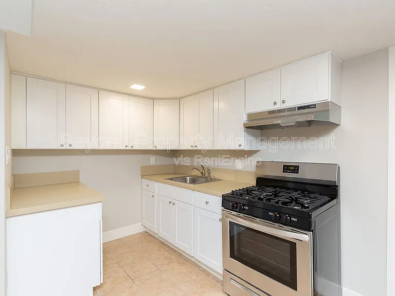 5464 Gilbert Dr — Photo 9