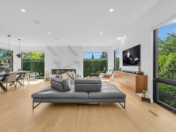 5th image of 4275 Chelsea Cres