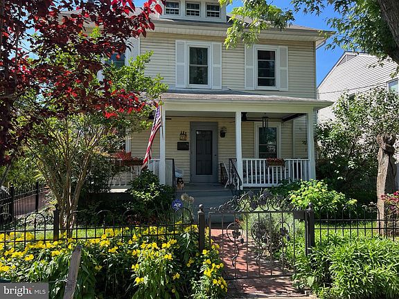 2nd image of 207 Laverne Ave