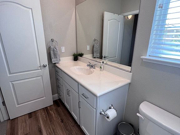 4th image of 117 Huddlestone Cir