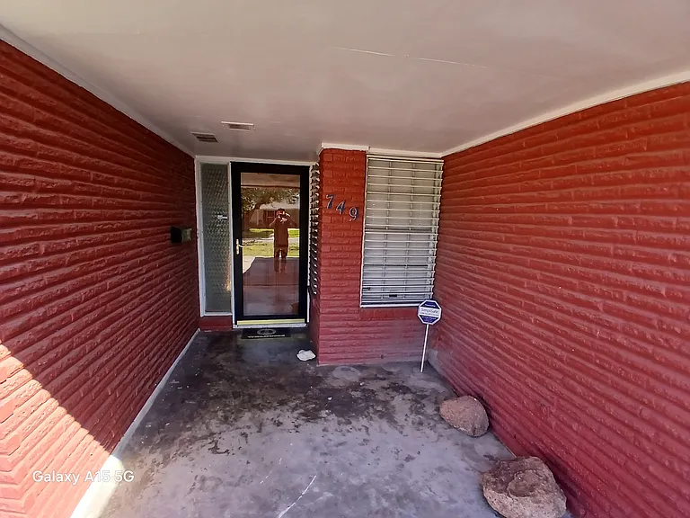 749 Burkshire Dr — Photo 9