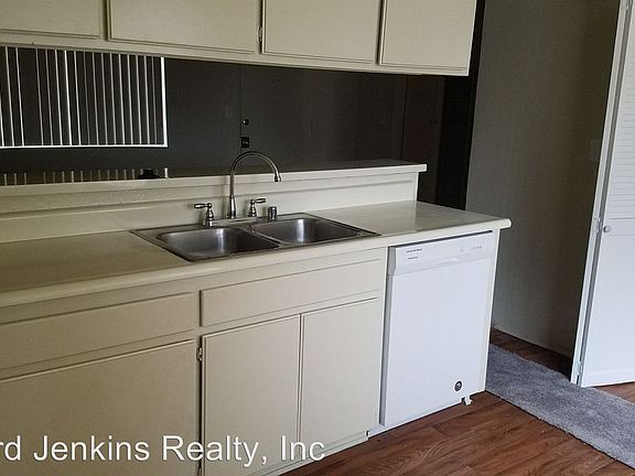 3rd image of 4776 W 132nd St #2