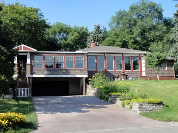 318 McCarrons Blvd S, Roseville, MN 55113