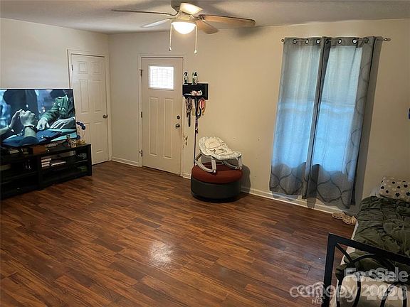 2nd image of 113 Sunset Dr