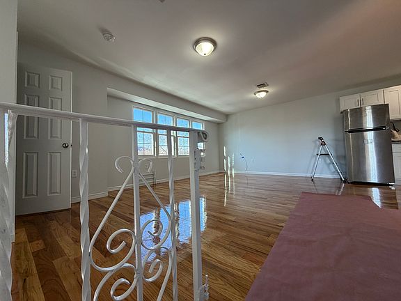 2nd image of 31 Albert Ct Floor 2