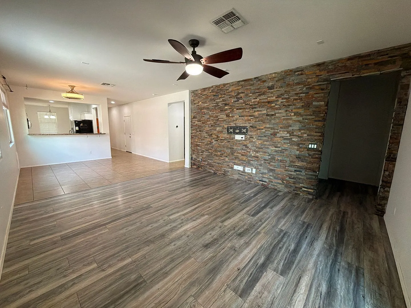 4 bed, 2.0 bath, 1776 sqft, $2,400 — Photo 4