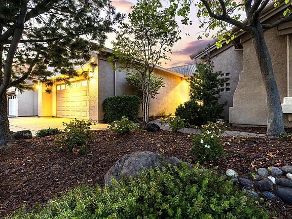 3rd image of 2048 Fallen Leaf Ln