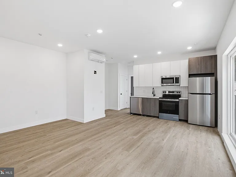 613 N Brooklyn St #10 — Photo 2
