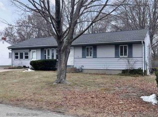 104 Walnut Glen Dr, Warwick, RI 02886