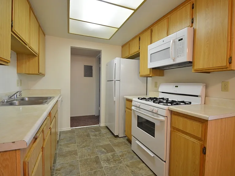Franklin Terrace Apartments — Photo 5