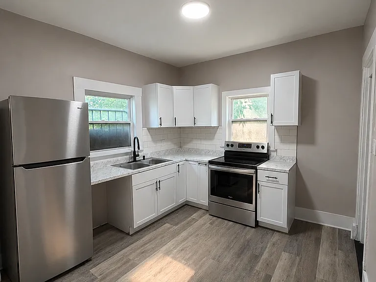 2429 Adams St — Photo 6