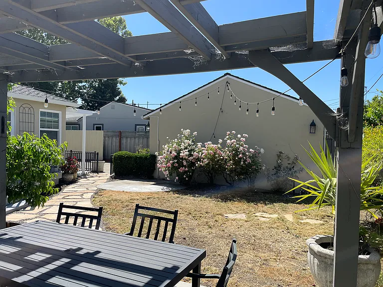 2067 Jonathan Ave — Photo 38