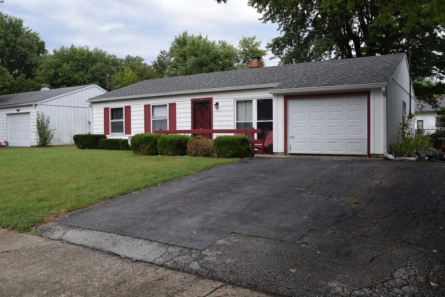 923 Gary Dr photo 1