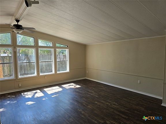 4th image of 908 Cuero St