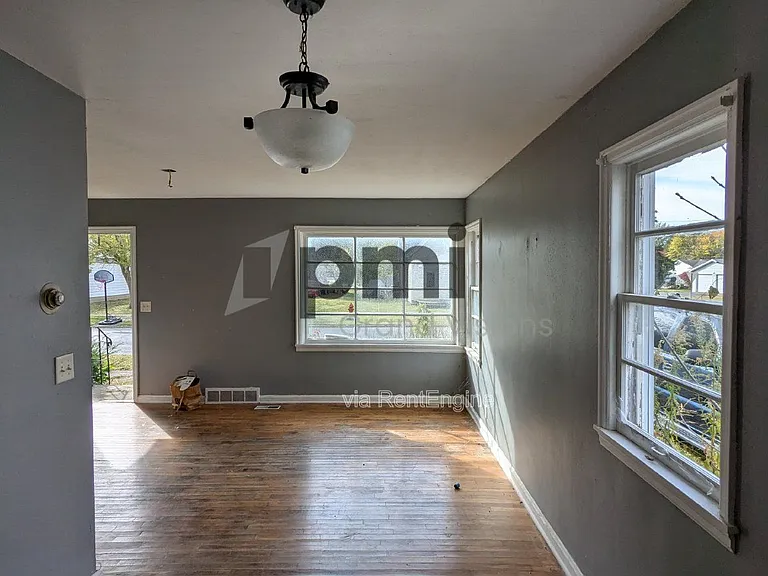 600 E Jefferson Ave — Photo 2