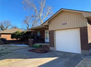 204 Leonard Ln, Midwest City, OK 73110