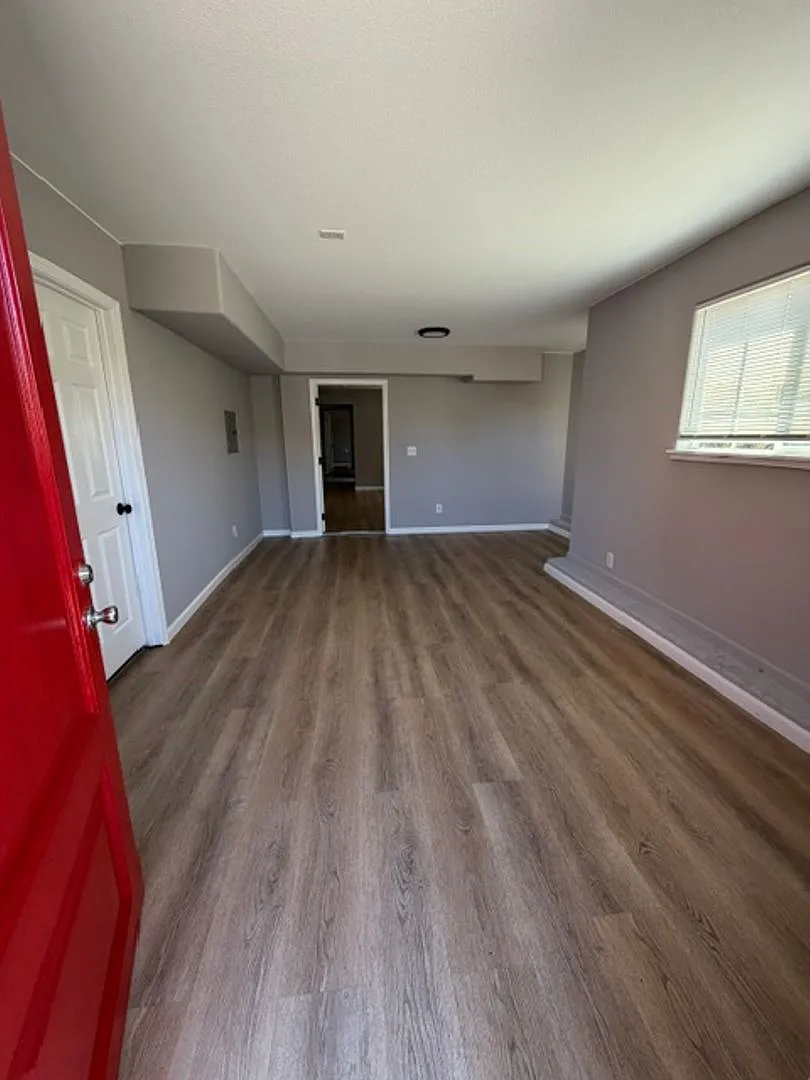 542 Lewis St — Photo 2