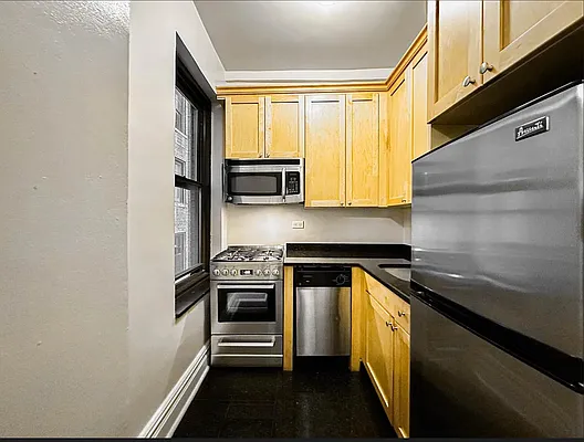 Rented by Manhattan Realty Group | media 4