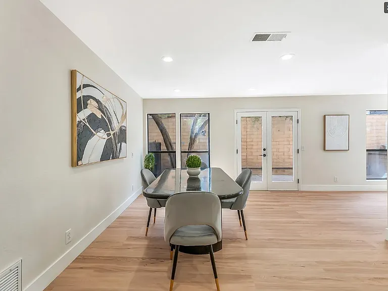 976 Pinehurst Dr — Photo 18
