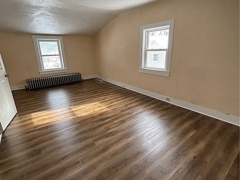 309 Mullin St — Photo 6