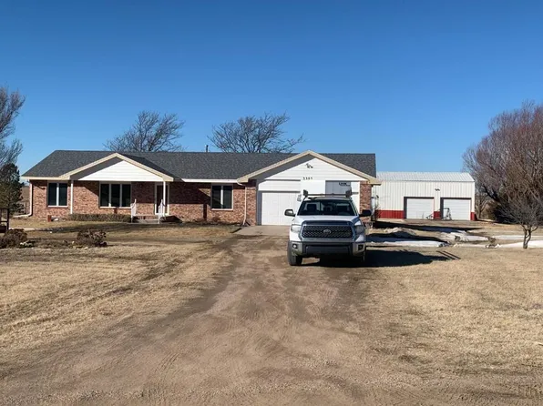 3385 N Golden Crest Dr, Garden City, KS 67846