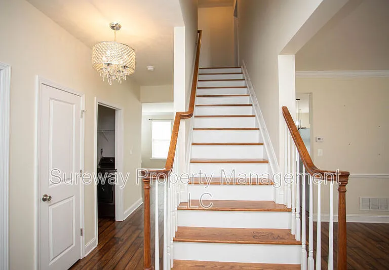 1 Tweentown Close — Photo 17