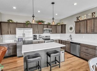 2921 Bos Landen Dr, Pella, IA 50219