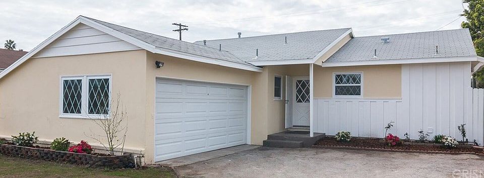 1st image of 6915 Babcock Ave
