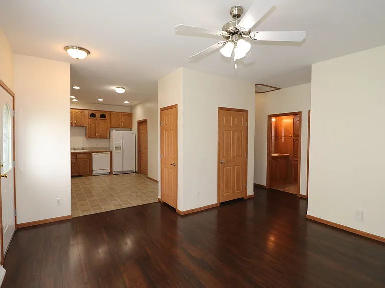 2120 Thompson Dr — Photo 4