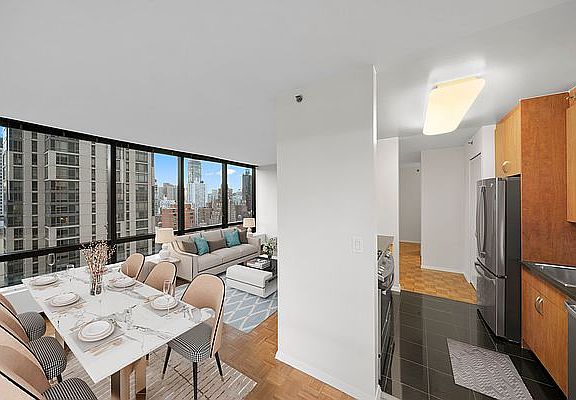 3rd image of 420 E 61st St APT 27F