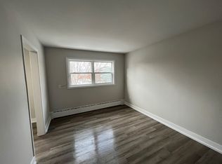 89 Pinecrest Dr #3, Halifax, NS B3A 2J7