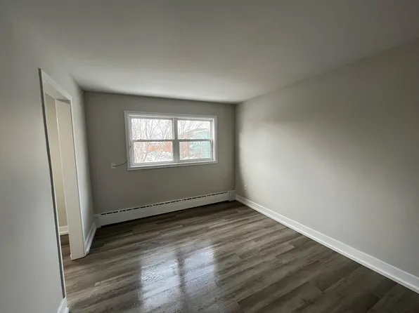 89 Pinecrest Dr #3, Halifax, NS B3A 2J7