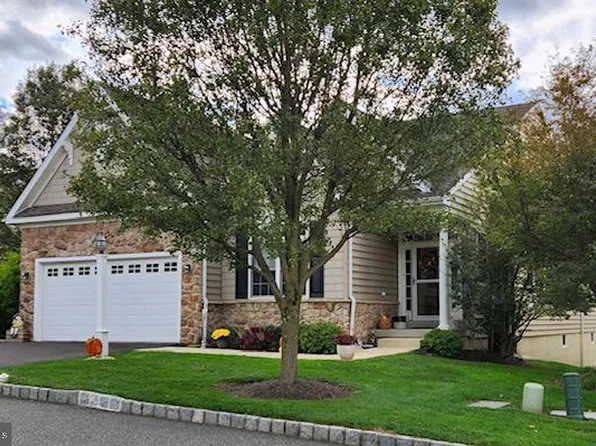 4344 Meadowridge Ln, Collegeville, PA 19426