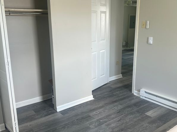 211 E Howard St FLOOR 2