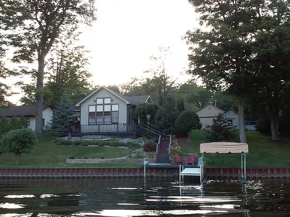 3771 Oakridge Dr, Beaverton, MI 48612