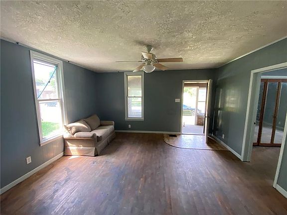 3rd image of 1505 Poplar St