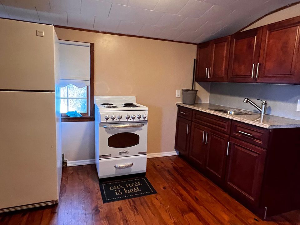 1st image of 21 Clarissa Dr