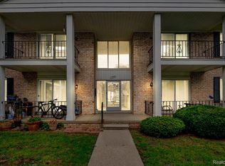 13900 Camelot Dr #84, Sterling Heights, MI 48312