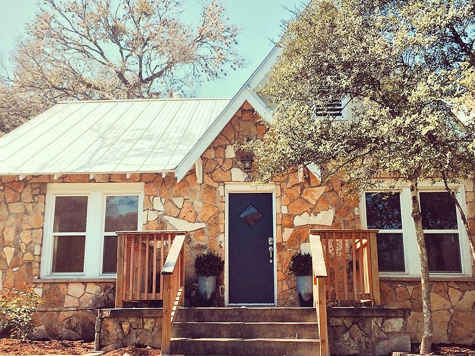 2nd image of 902 Bouldin Ave