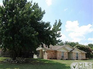 2701 Springbrooke Dr, Hurst, TX 76054