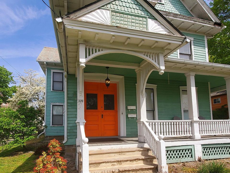 1st image of 320 W Clinton St #3
