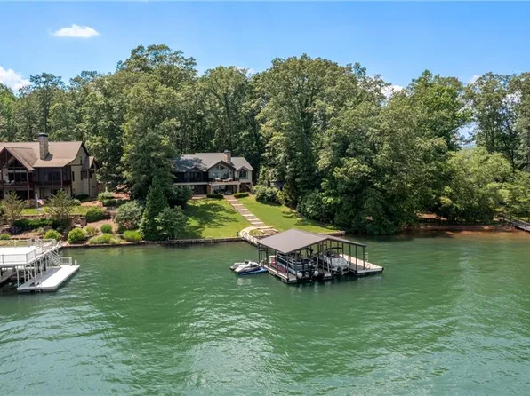 1611 Heathers Cove Rd, Hiawassee, GA 30546