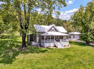 3771 Henry Town Rd, Sevierville, TN 37876