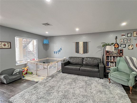 5th image of 3255 Arville St APT B