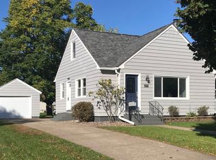 2302 Sunrise Dr, La Crosse, WI 54601