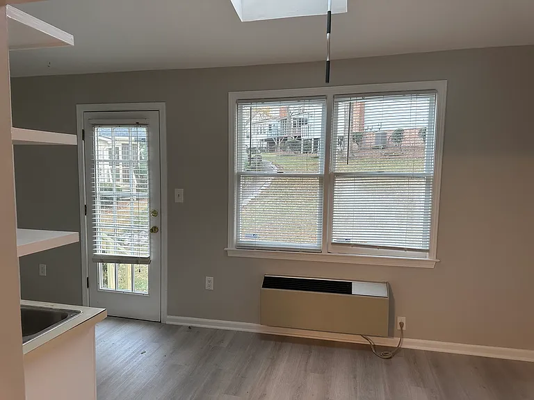 900 N Main St #10 — Photo 6