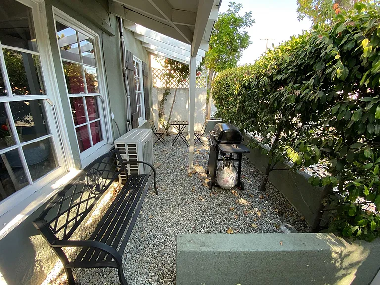 5147 Riverton Ave — Photo 18