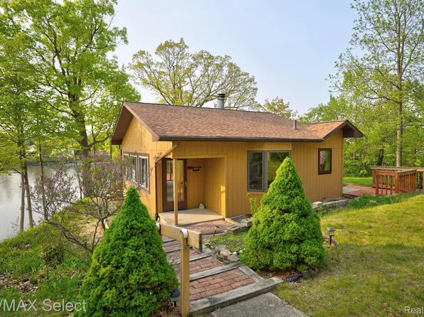 10164 Park Dr, Goodrich, MI 48438