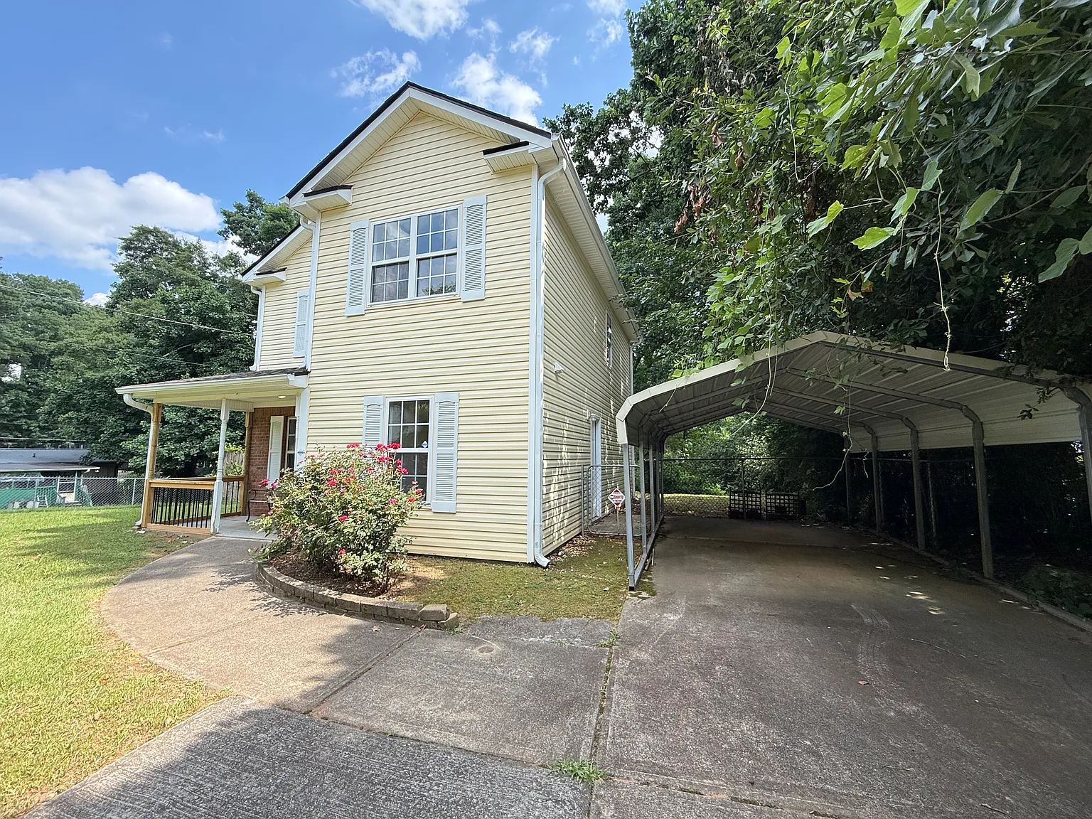 3 bed, 2.5 bath, 1296 sqft, $1,900 — Photo 2